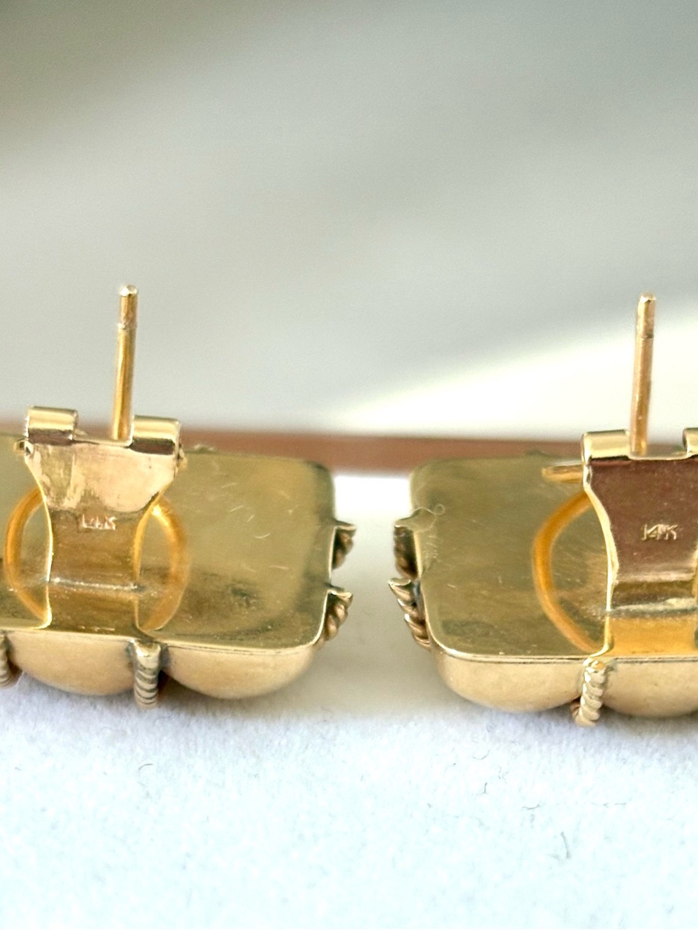 14K GOLD Grid-Pattern Statement Pierced Earrings Stunning ! - Picture 11 of 12